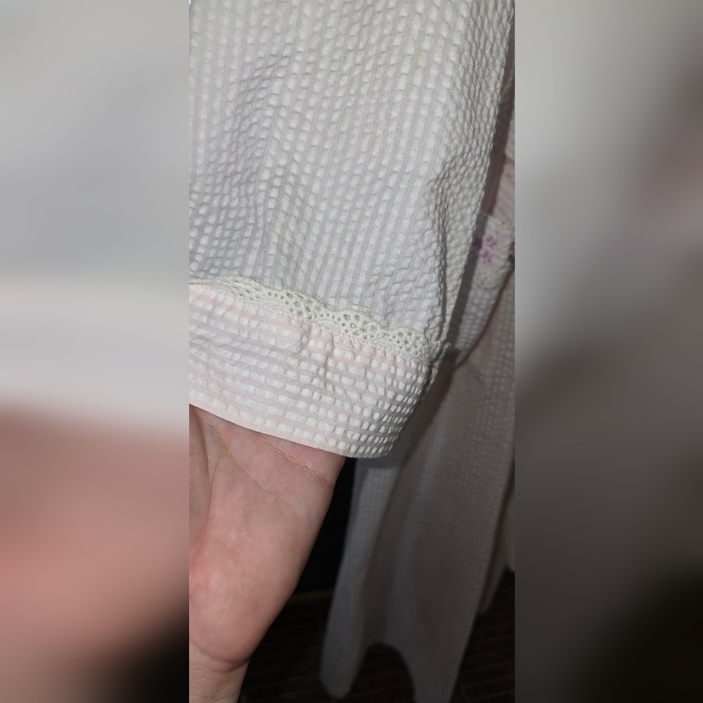 Floral Vanity Fair Robe! - Picture 8 of 8